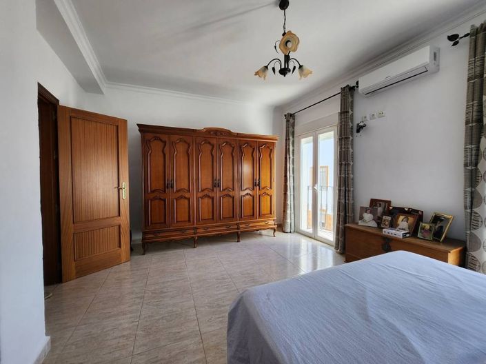 Image No.9-4 Bed Townhouse for sale