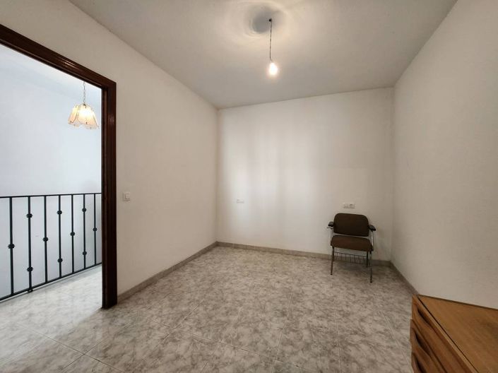 Image No.11-4 Bed Townhouse for sale