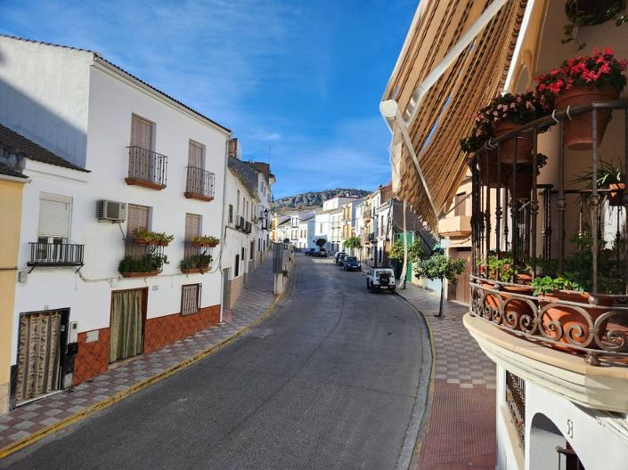 Image No.14-4 Bed Townhouse for sale