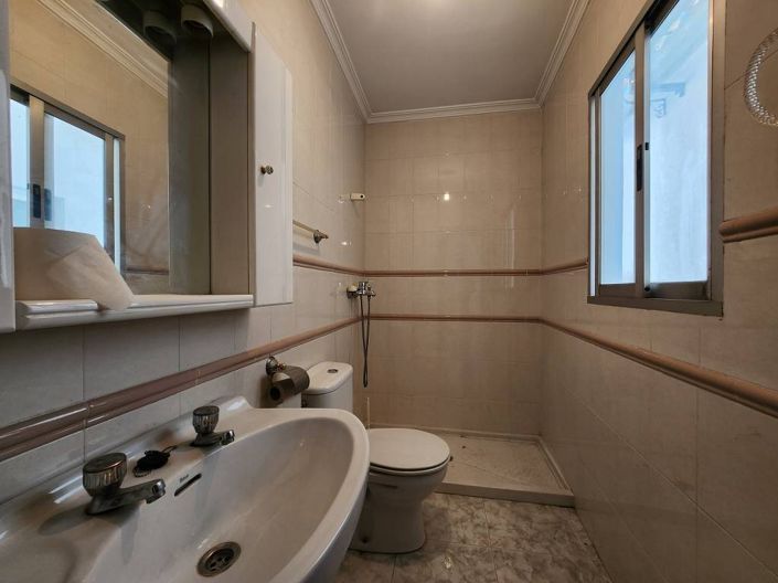 Image No.15-4 Bed Townhouse for sale