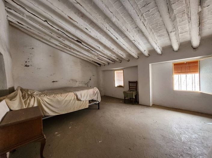 Image No.12-5 Bed Townhouse for sale