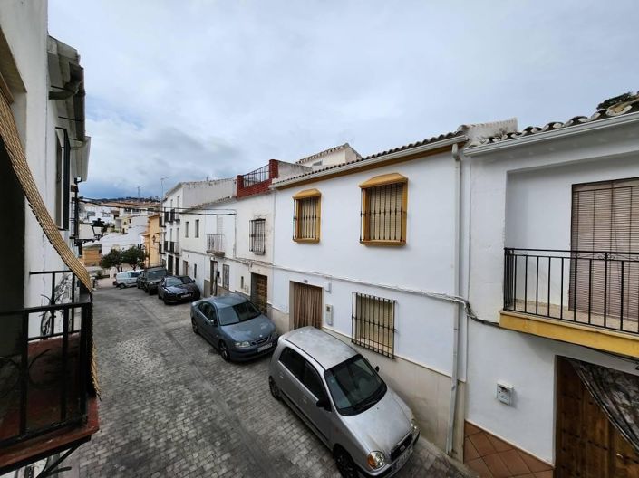 Image No.17-5 Bed Townhouse for sale