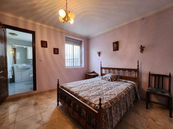 Image No.11-3 Bed Townhouse for sale