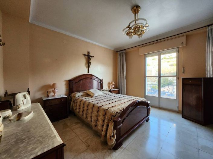 Image No.10-3 Bed Townhouse for sale