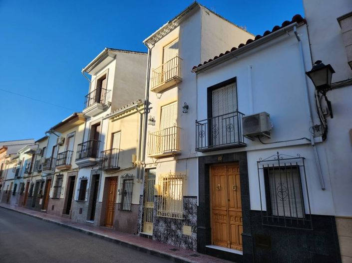 Image No.2-4 Bed Townhouse for sale