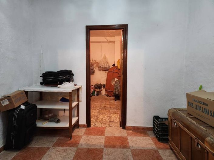 Image No.12-4 Bed Townhouse for sale