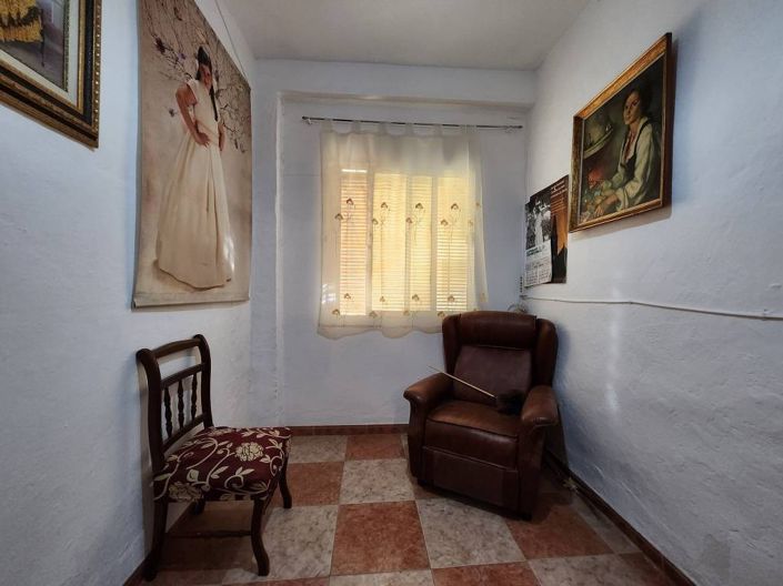 Image No.14-4 Bed Townhouse for sale