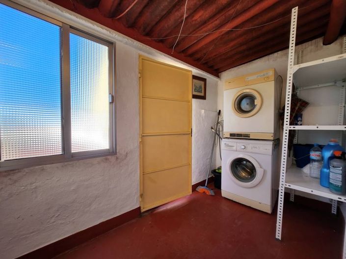 Image No.17-4 Bed Townhouse for sale