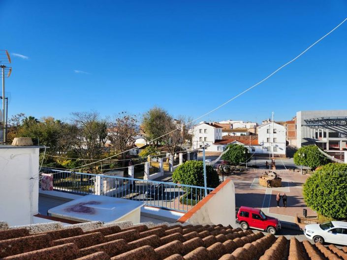 Image No.18-4 Bed Townhouse for sale