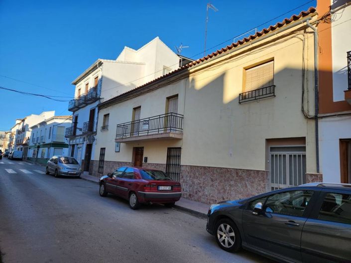 Image No.2-4 Bed Townhouse for sale