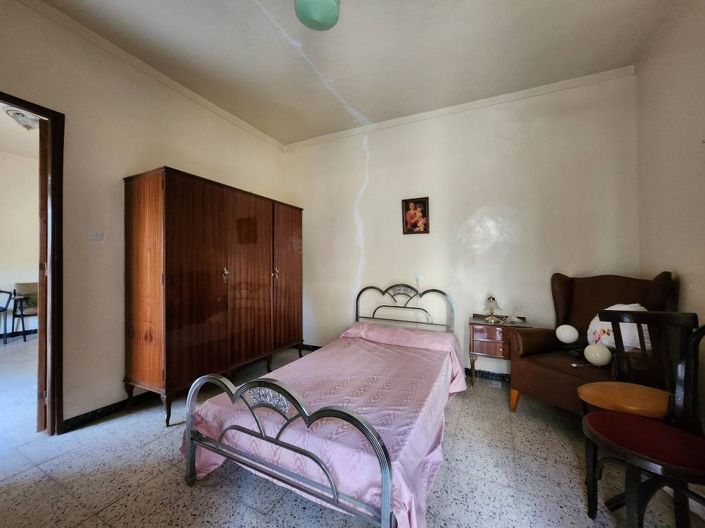 Image No.16-4 Bed Townhouse for sale