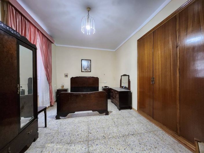 Image No.19-4 Bed Townhouse for sale