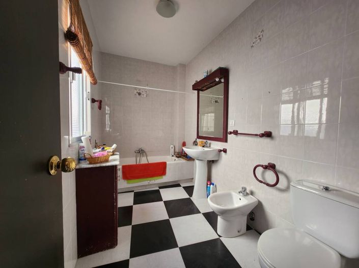 Image No.17-5 Bed Townhouse for sale