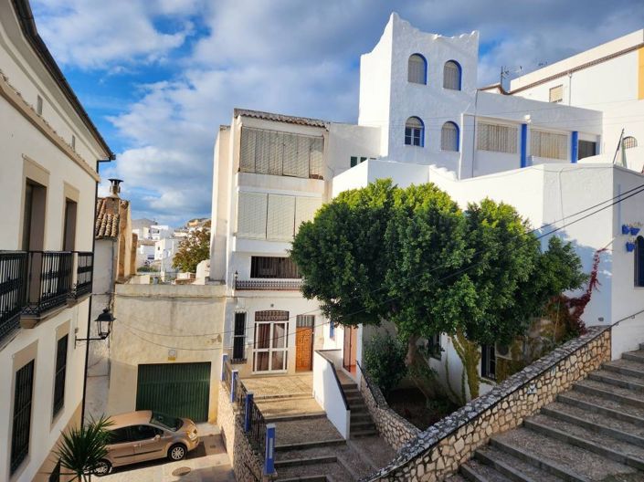 Image No.20-5 Bed Townhouse for sale