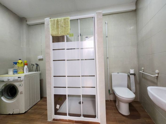 Image No.9-5 Bed Townhouse for sale