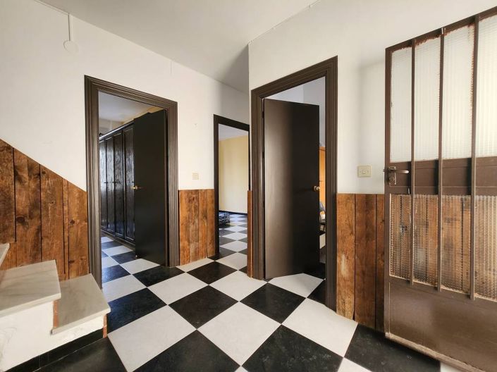 Image No.11-5 Bed Townhouse for sale