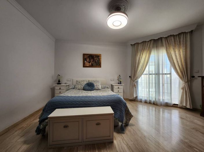 Image No.14-3 Bed Townhouse for sale