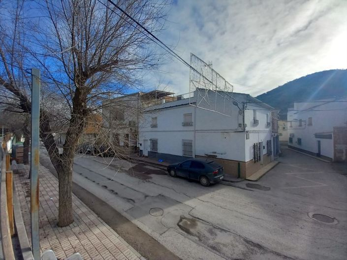 Image No.5-3 Bed Townhouse for sale