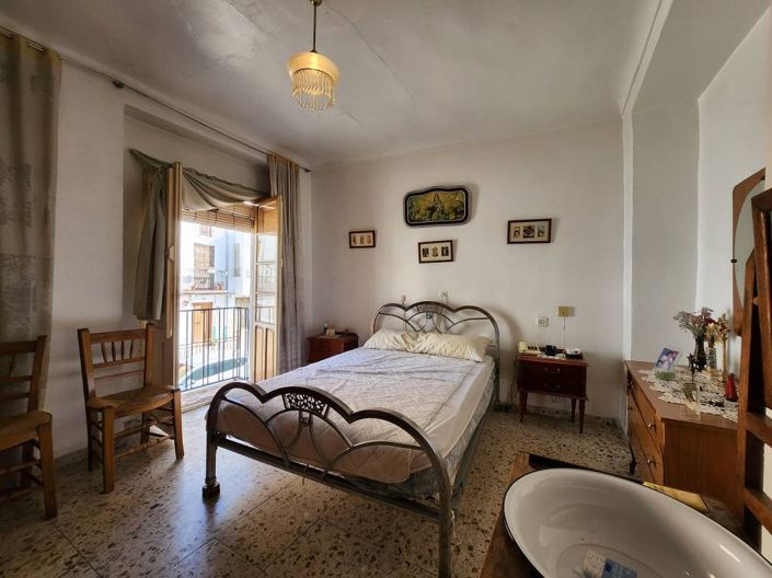 Image No.13-7 Bed Townhouse for sale