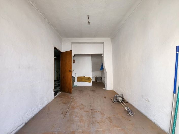 Image No.21-7 Bed Townhouse for sale