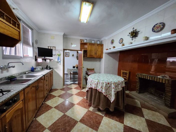 Image No.7-7 Bed Townhouse for sale