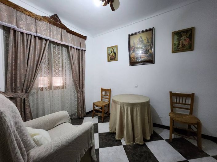 Image No.10-7 Bed Townhouse for sale