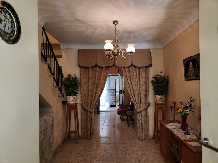 Image No.11-5 Bed Townhouse for sale