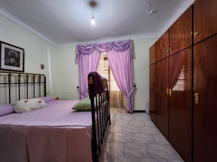 Image No.15-5 Bed Townhouse for sale