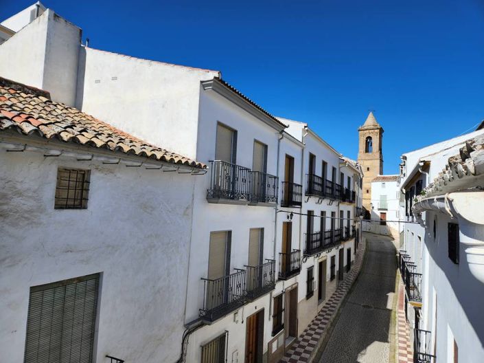 Image No.20-5 Bed Townhouse for sale