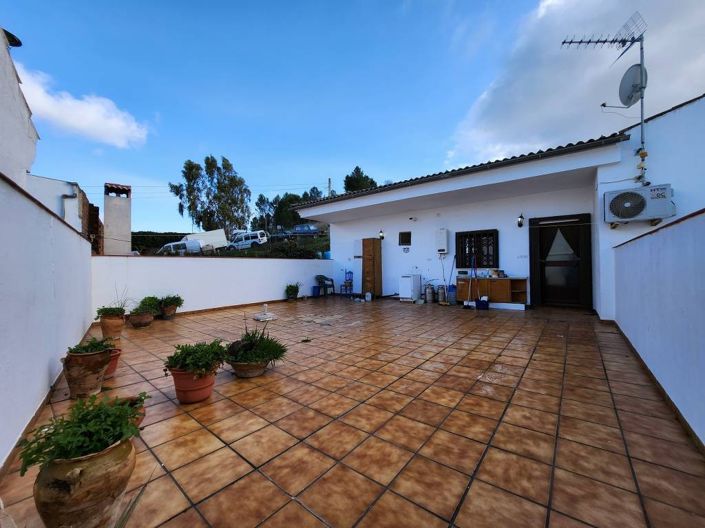 Image No.12-3 Bed Commercial for sale