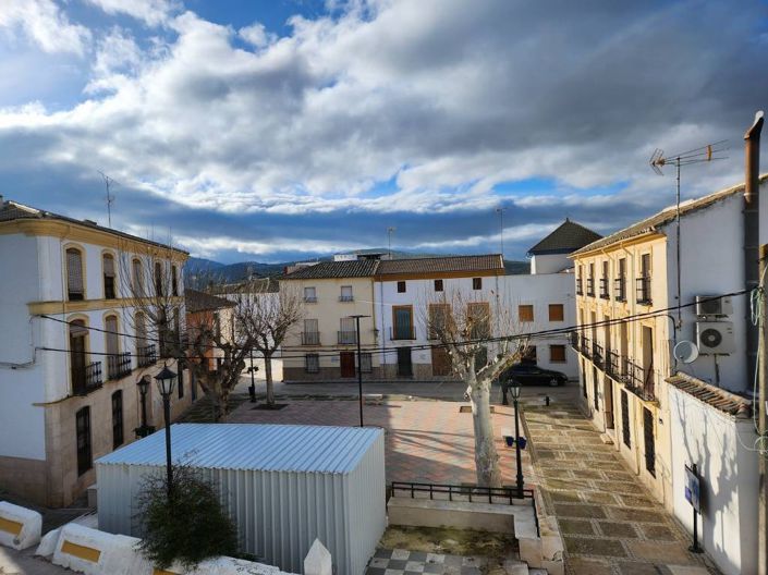 Image No.13-3 Bed Commercial for sale