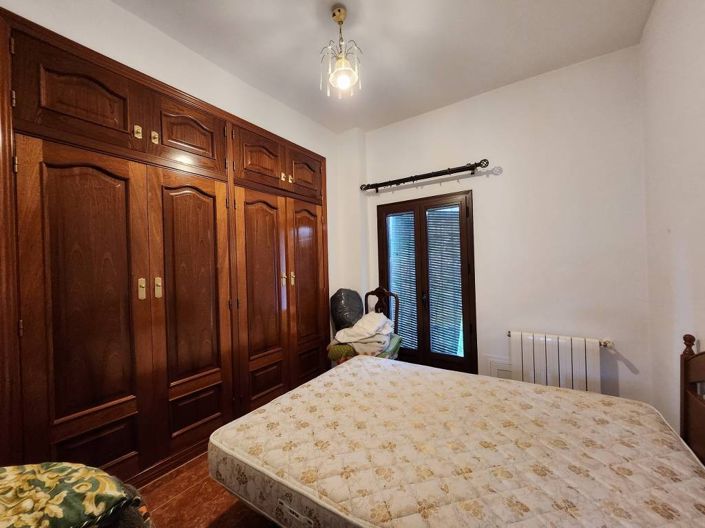 Image No.14-3 Bed Commercial for sale