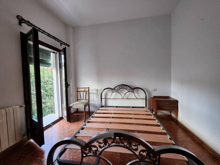 Image No.15-3 Bed Commercial for sale