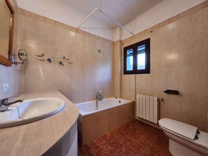 Image No.16-3 Bed Commercial for sale