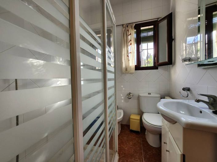 Image No.8-3 Bed Commercial for sale