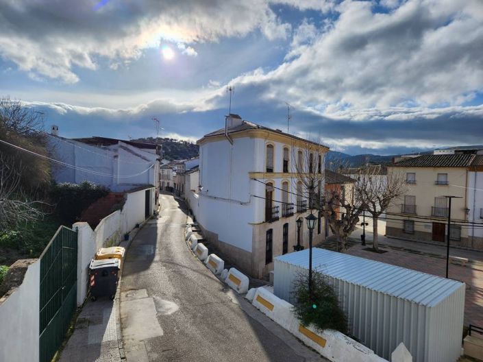 Image No.10-3 Bed Commercial for sale