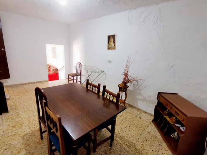 Image No.14-4 Bed Townhouse for sale