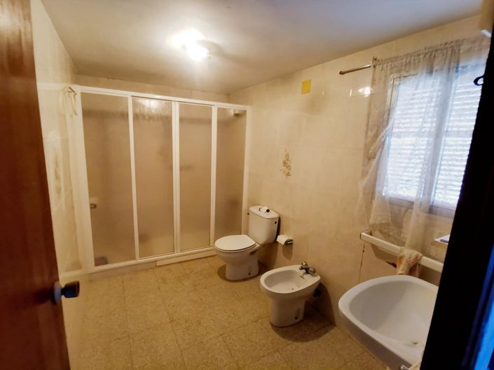 Image No.22-4 Bed Townhouse for sale