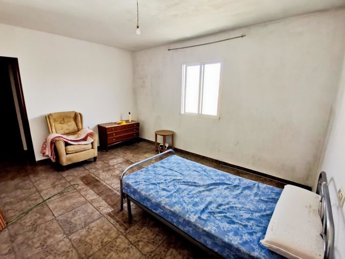 Image No.26-4 Bed Townhouse for sale