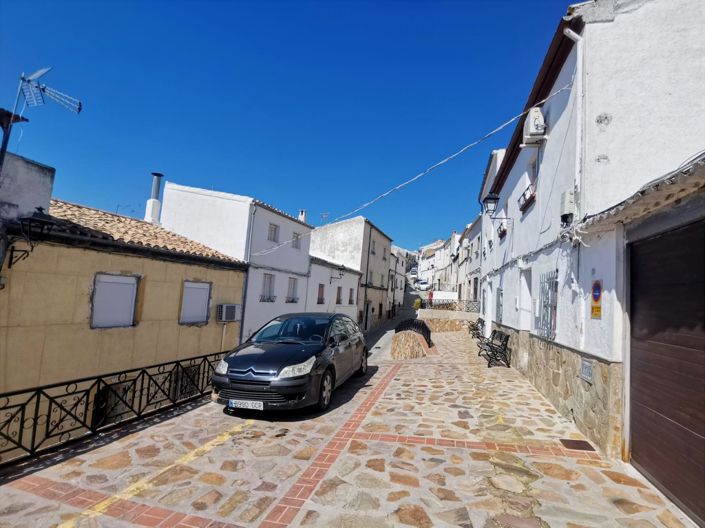 Image No.40-3 Bed Townhouse for sale