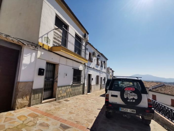 Image No.41-3 Bed Townhouse for sale