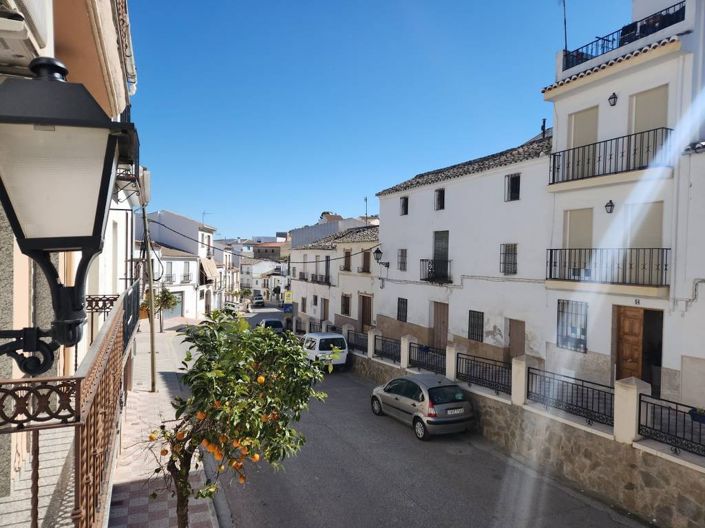 Image No.12-4 Bed Townhouse for sale