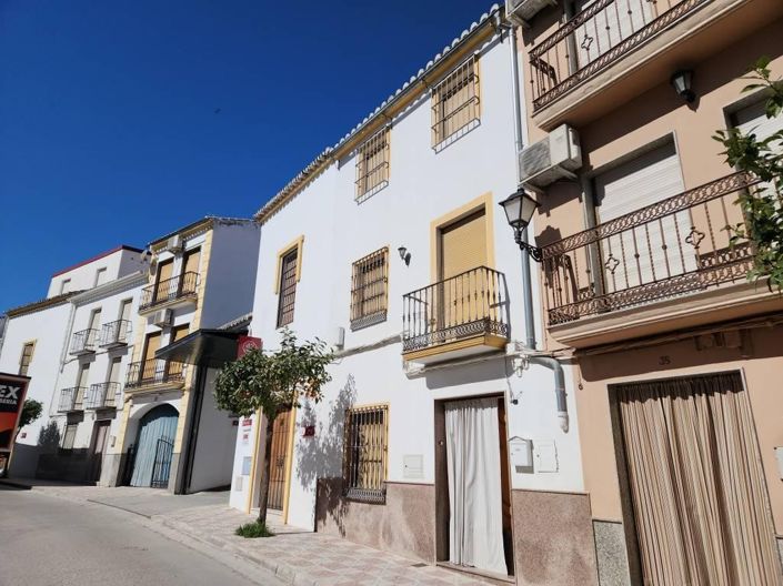 Image No.13-4 Bed Townhouse for sale