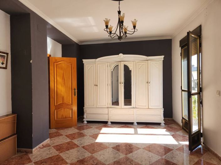 Image No.17-4 Bed Townhouse for sale