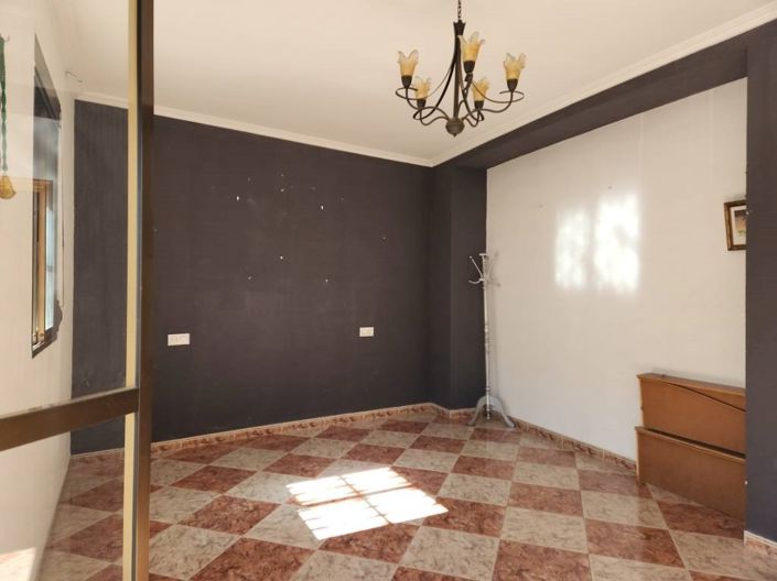 Image No.18-4 Bed Townhouse for sale