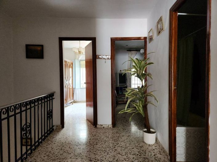 Image No.14-4 Bed Townhouse for sale