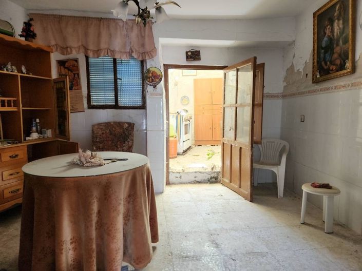 Image No.13-6 Bed Townhouse for sale