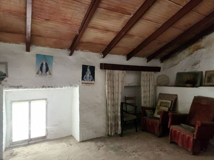 Image No.17-6 Bed Townhouse for sale