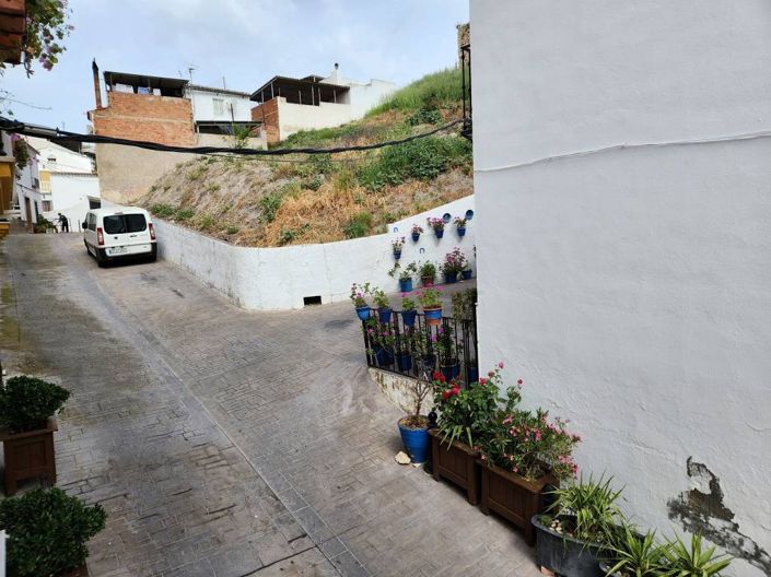 Image No.12-4 Bed Townhouse for sale