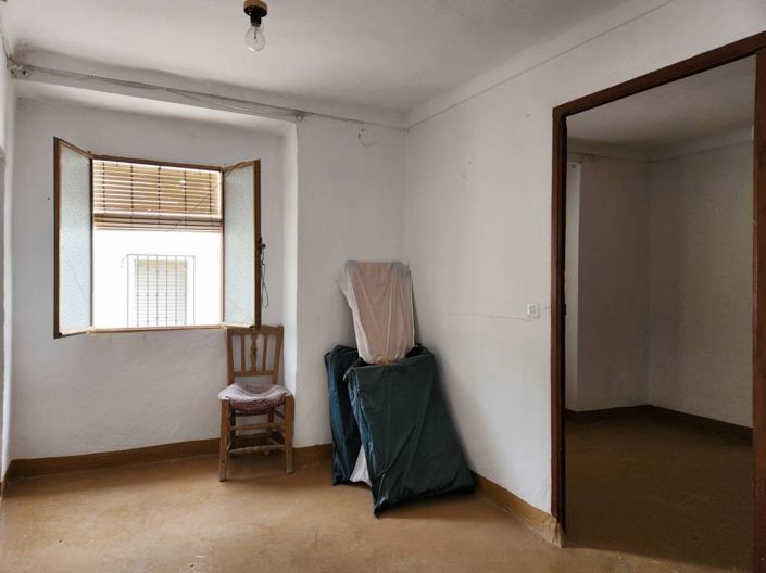 Image No.13-4 Bed Townhouse for sale